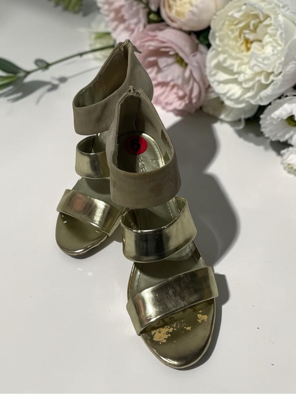 Vintage BCBG Generation PL-ORIANTHI Gold Metallic Y2K Glam Heels 6B